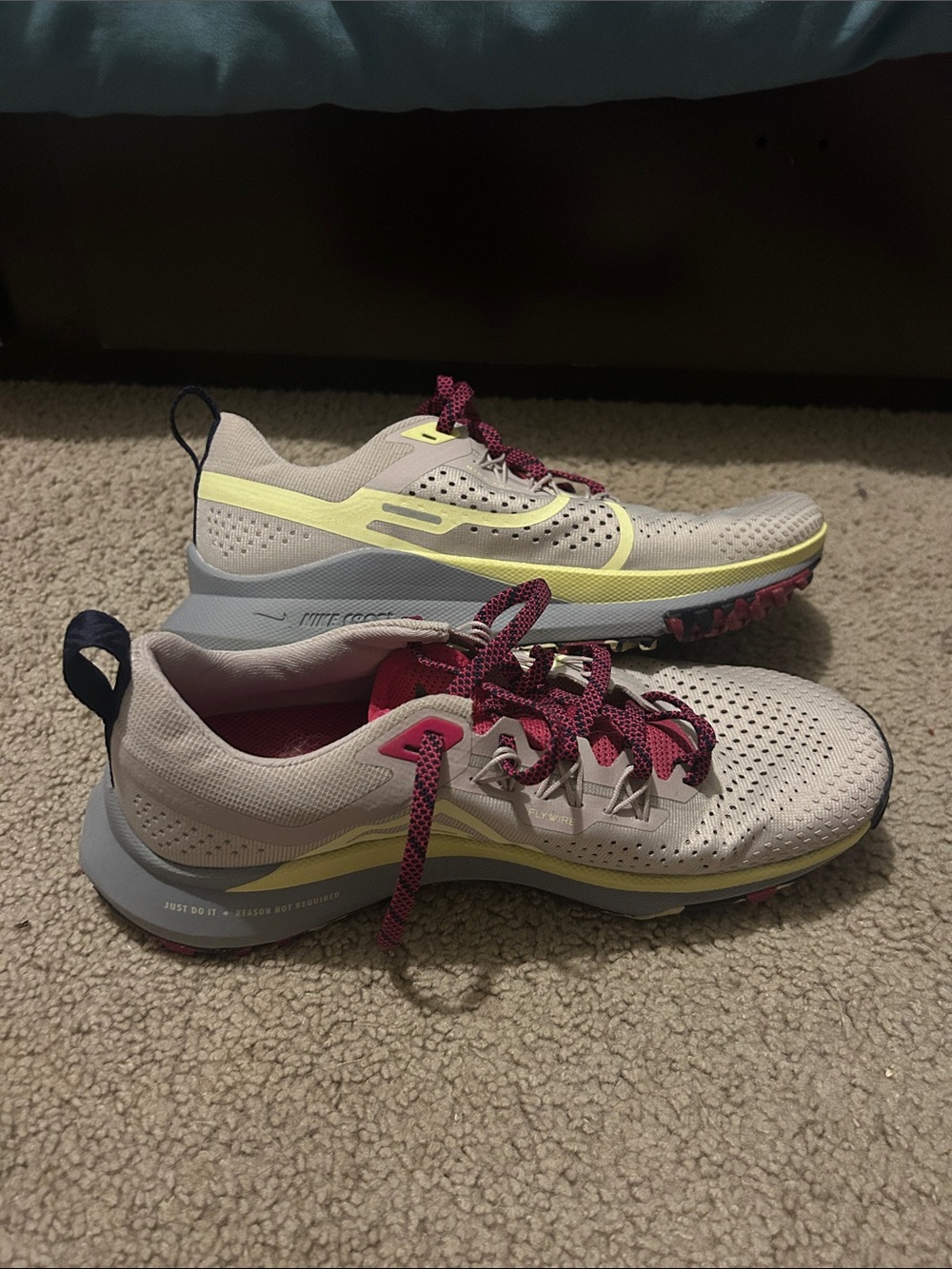 Nike Women's Running Shoes in Light Beige, Yellow & Pink